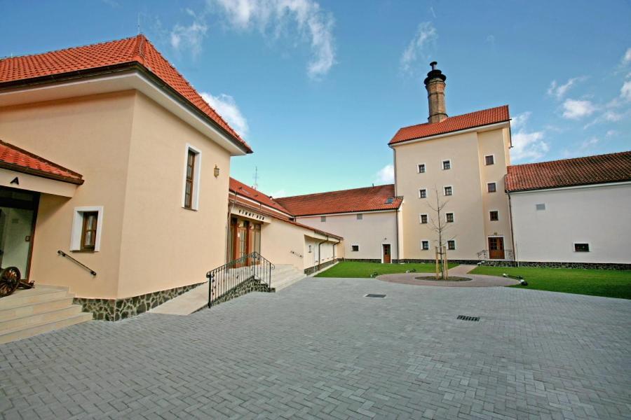 Chateau Krakovany エクステリア 写真