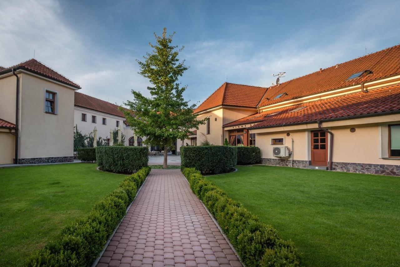 Chateau Krakovany エクステリア 写真
