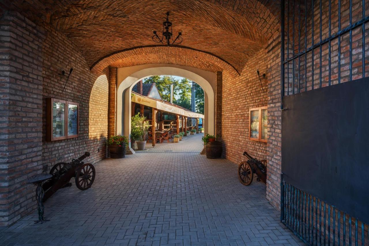 Chateau Krakovany エクステリア 写真