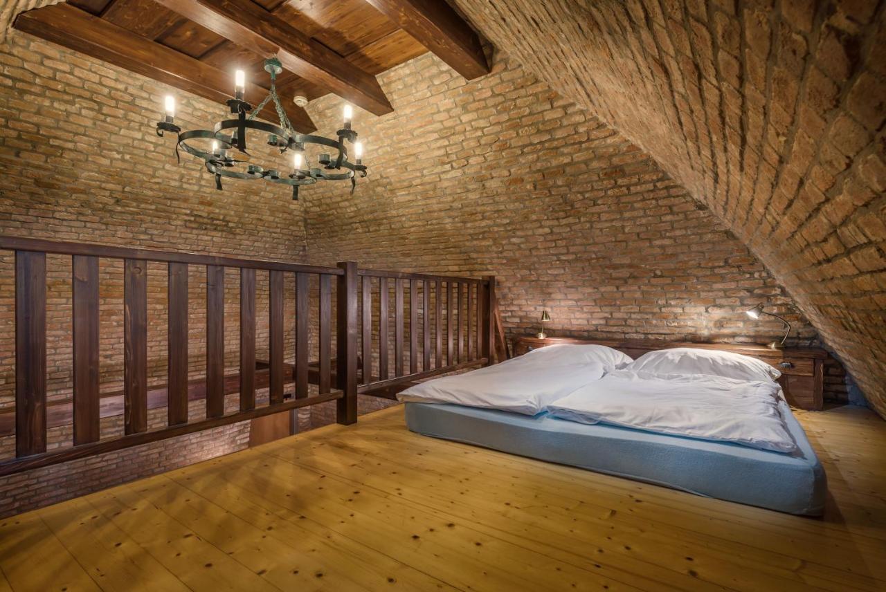Chateau Krakovany エクステリア 写真