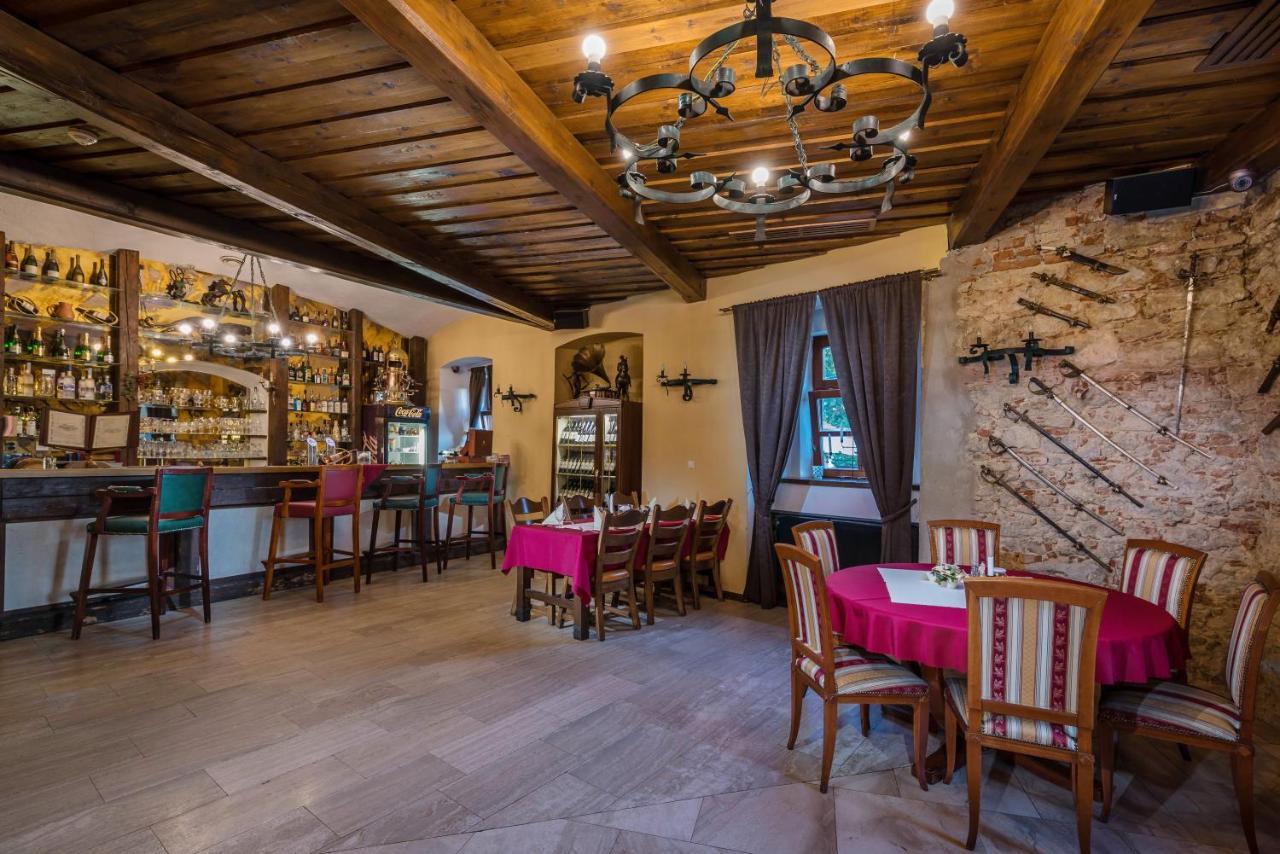Chateau Krakovany エクステリア 写真
