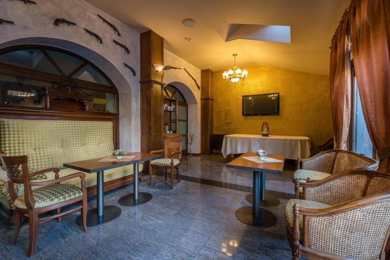 Chateau Krakovany エクステリア 写真