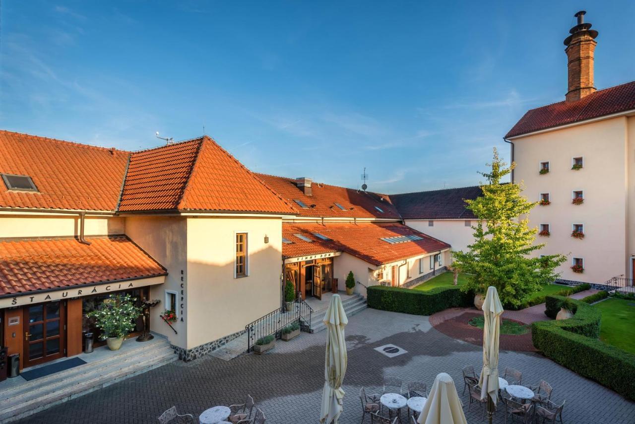 Chateau Krakovany エクステリア 写真